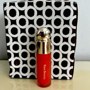 Rare Beauty: Blush color: JOY